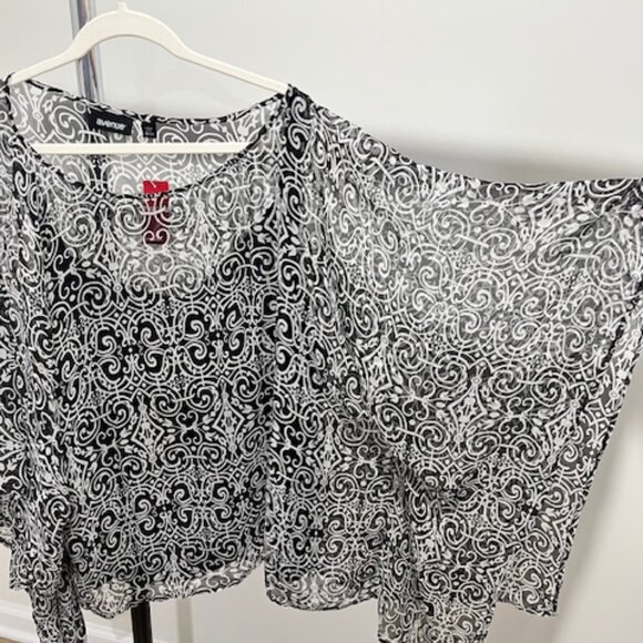 Monochrome Grace Sheer Top - Picture 6 of 7